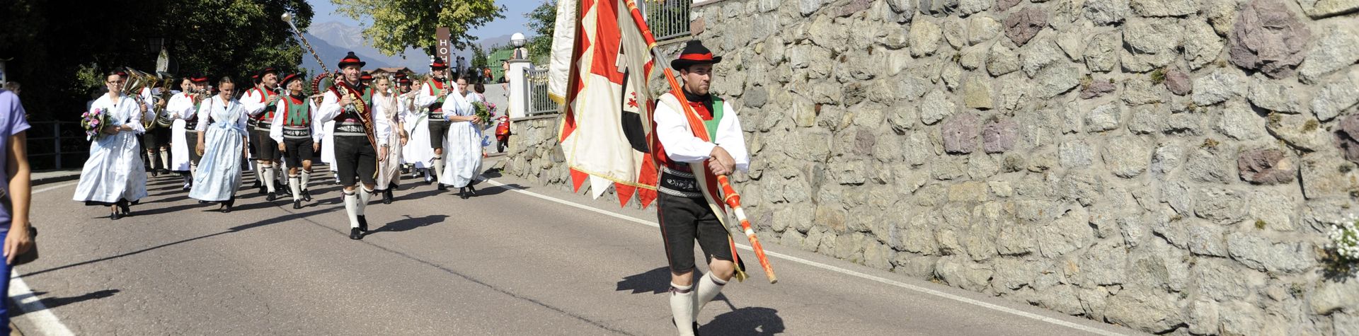 Südtiroler Brauchtum und Traditionen in Schenna, Südtirol Südtiroler Brauchtum und Traditionen in Schenna, Südtirol