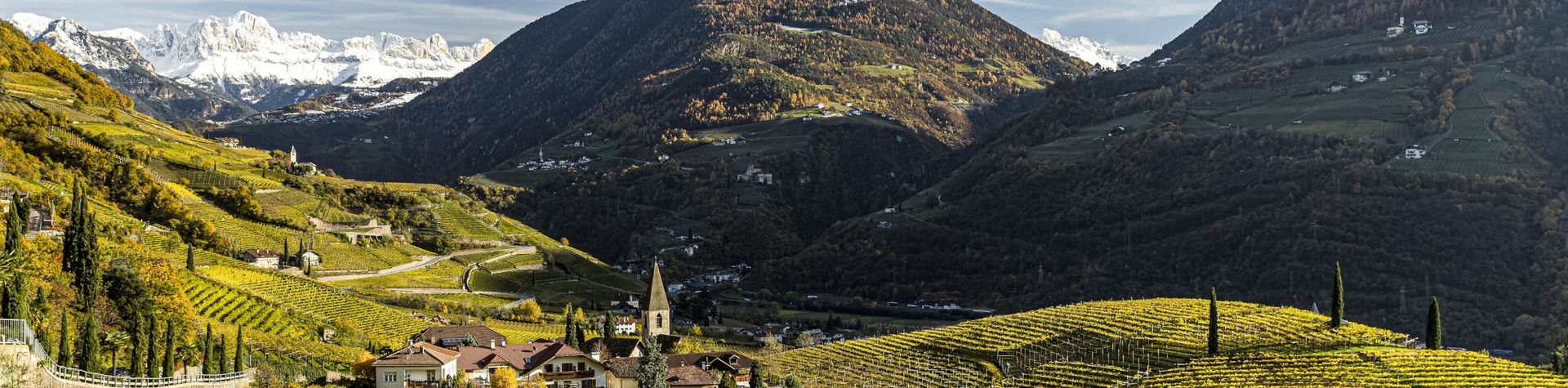 Südtiroler Dorf St. Magdalena im Herbst