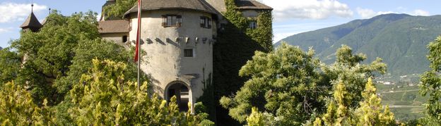 Schloss Schenna oberhalb von Meran