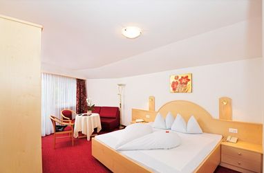 Hotel Garni Herz Dorf Tirol Hotel Garni Herz Dorf Tirol